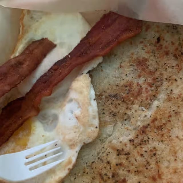 #12 Egg, Bacon, Hashbrown & Toast Plate.